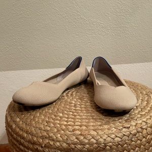 Rothy's “The Flat” Rounded Toe Ecru Flat - Size 9